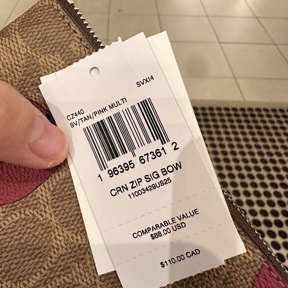 NWT COACH Corner Zip Wristlet In Signature Canvas With Bow Print - Picture 9 of 12